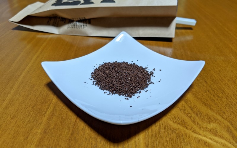 袋から出したコーヒー豆