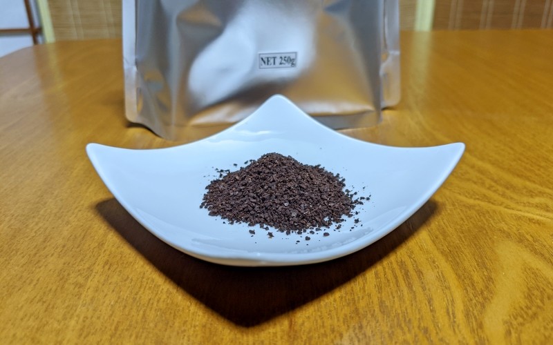 皿に出したコーヒー豆