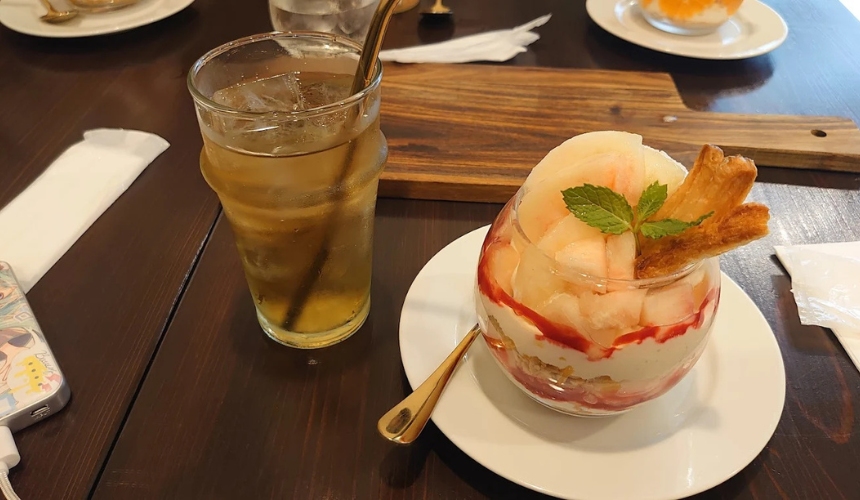 桃のパフェ