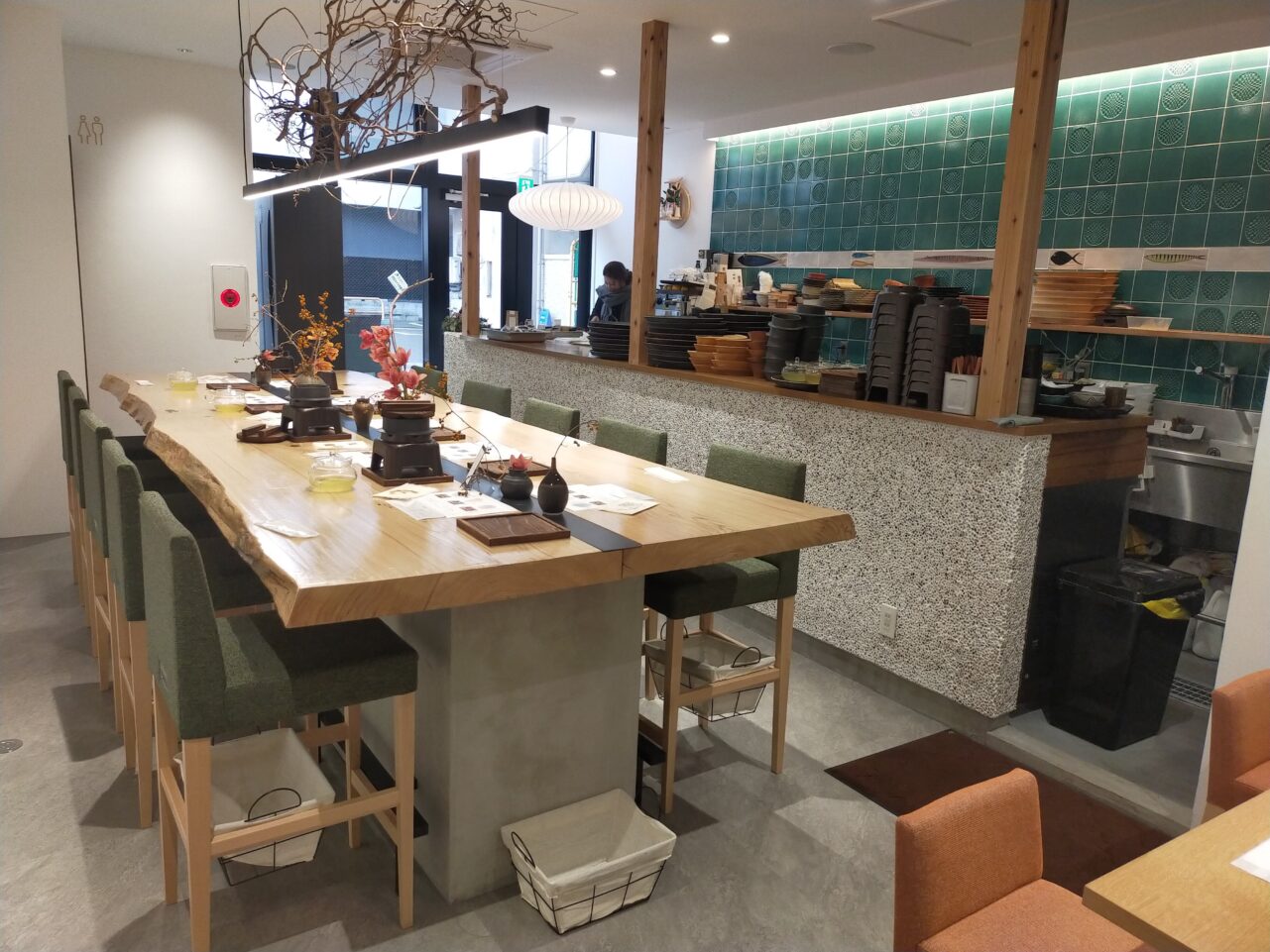 内観:大テーブル/キッチン