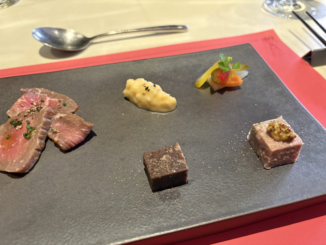 お肉の盛り合わせ