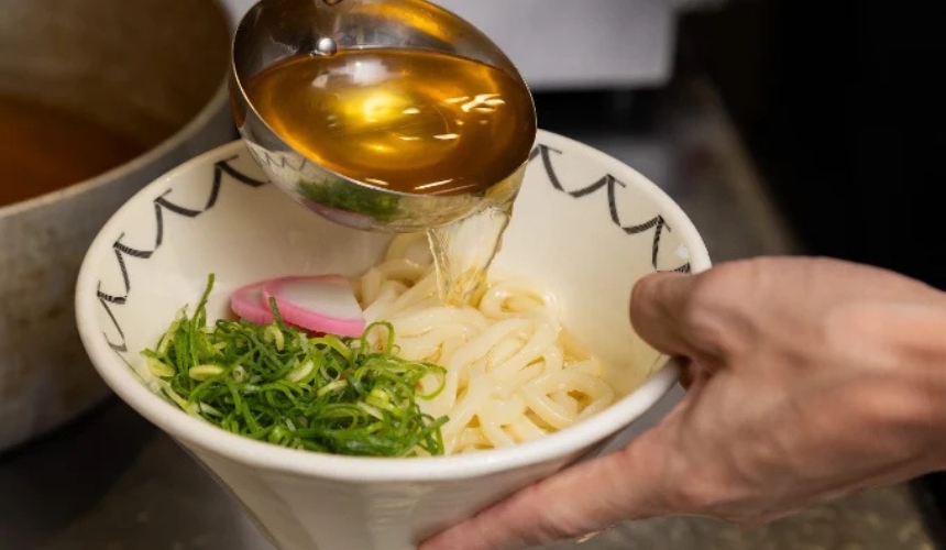 うどんを作る様子