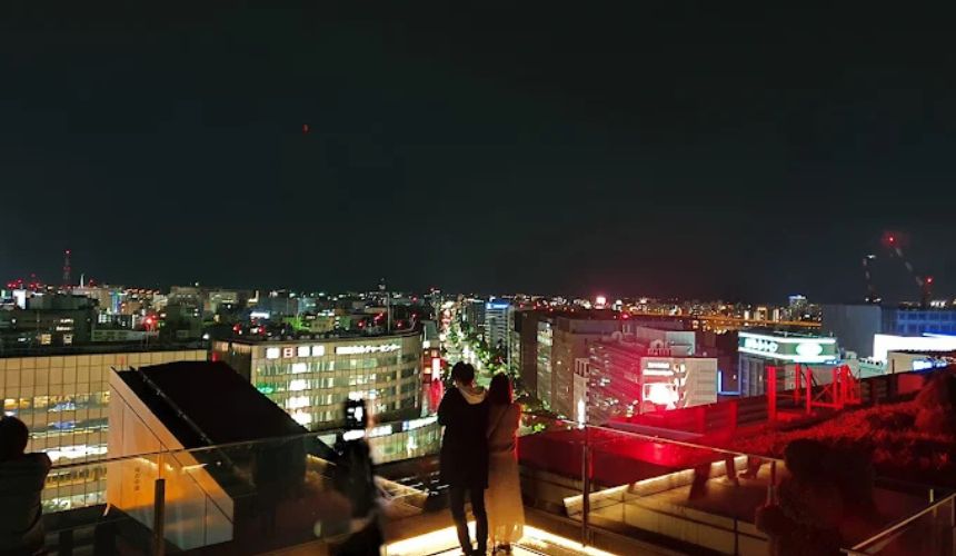 カップルと夜景