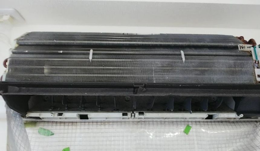 汚れたエアコン